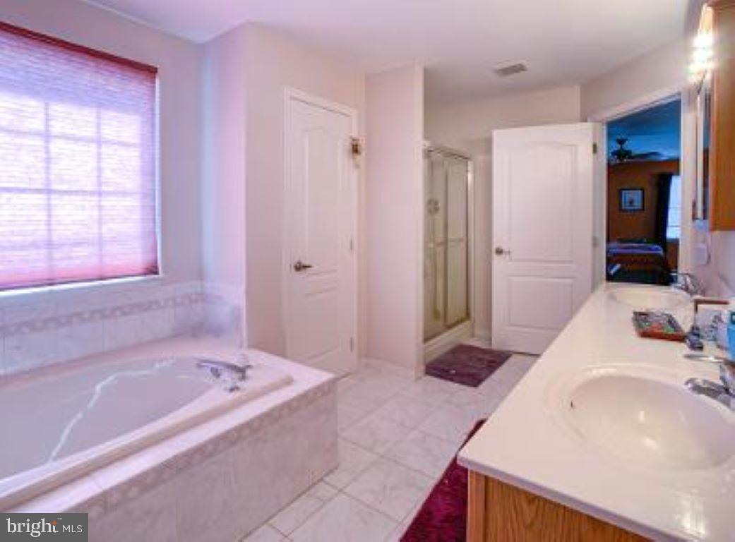 11 Wagon Road Lumberton, NJ 08048 - Photo 22 of 34 Master bath