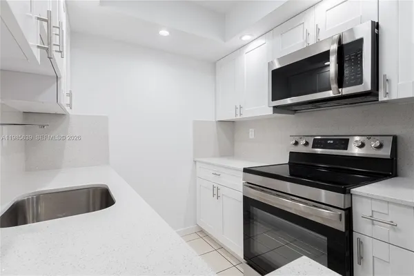 $1,800 | 9405 West Flagler Street, Unit D205, Miami, FL 33174