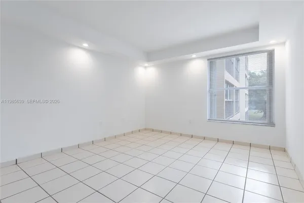 $1,800 | 9405 West Flagler Street, Unit D205, Miami, FL 33174