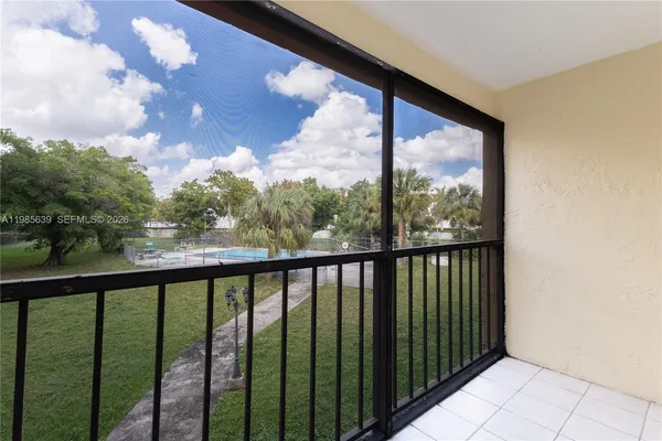 $1,800 | 9405 West Flagler Street, Unit D205, Miami, FL 33174