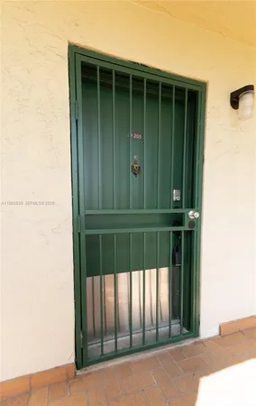 $1,800 | 9405 West Flagler Street, Unit D205, Miami, FL 33174