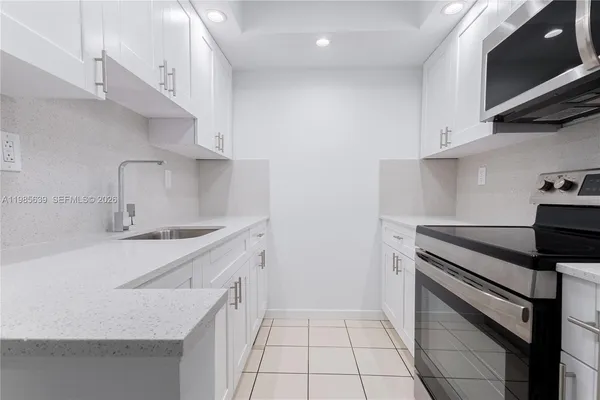 $1,800 | 9405 West Flagler Street, Unit D205, Miami, FL 33174