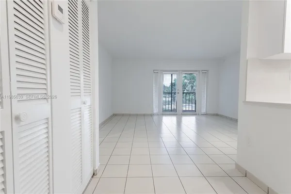 $1,800 | 9405 West Flagler Street, Unit D205, Miami, FL 33174