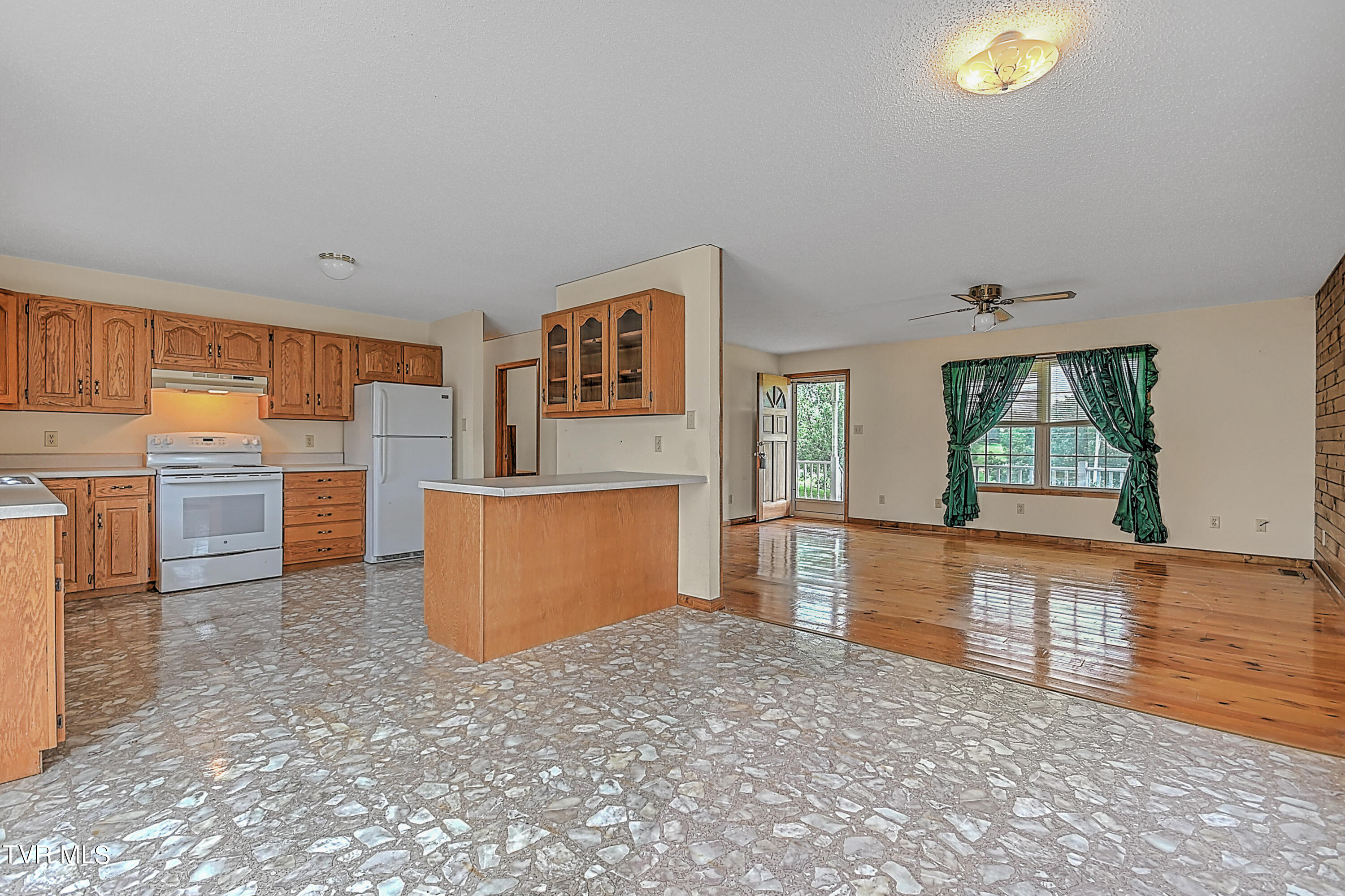 1985 Debusk Road Greeneville, TN 37743 - Photo 7 of 29 7