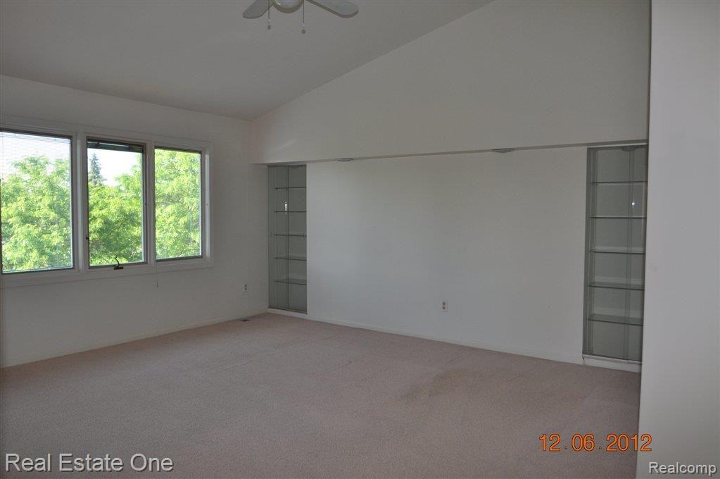 864 GreenView Court Rochester, MI 48307 - Photo 15 of 25 Master suite