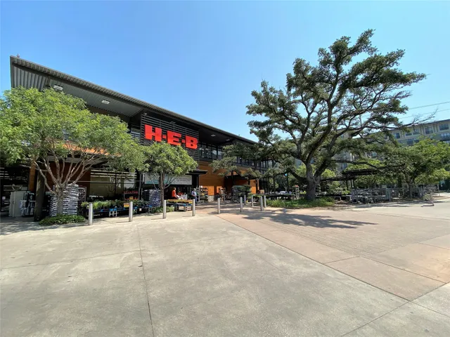 $3,500 | 4116 McDuffie Street, Houston, TX 77098