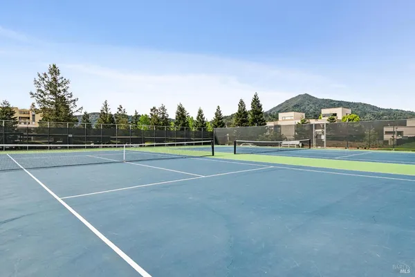$589,000 | 827 VÃa Casitas, Greenbrae, CA 94904