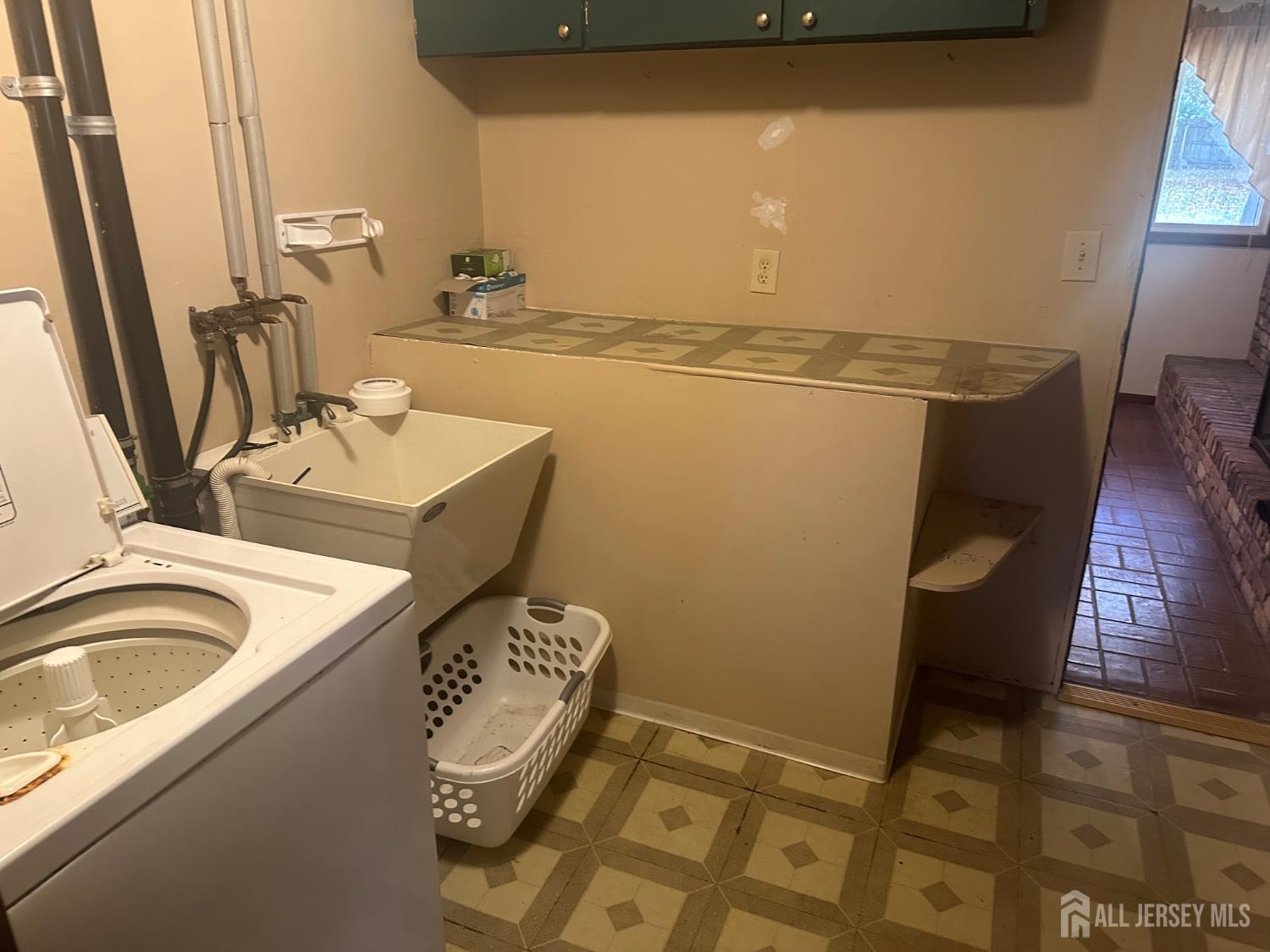 22 Richford Road Kendall Park, NJ 08824 - Photo 19 of 23 a bathroom with a sink and a toilet