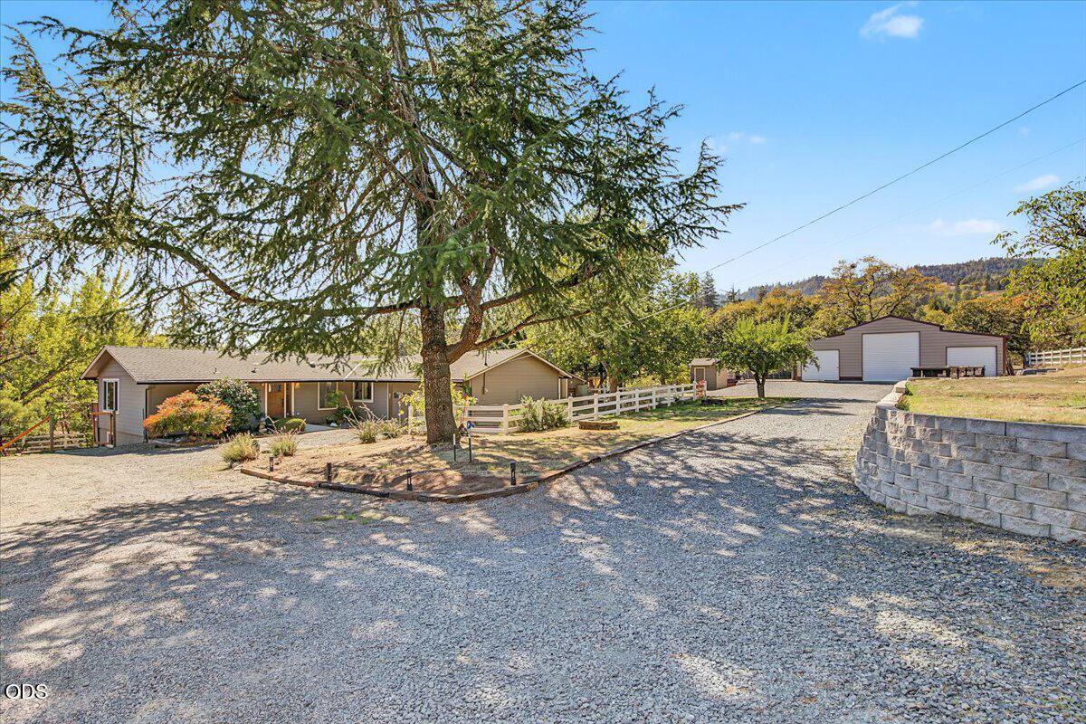 3583 Ross Lane Central Point, OR 97502 - Photo 1 of 49 Gallery Image 1