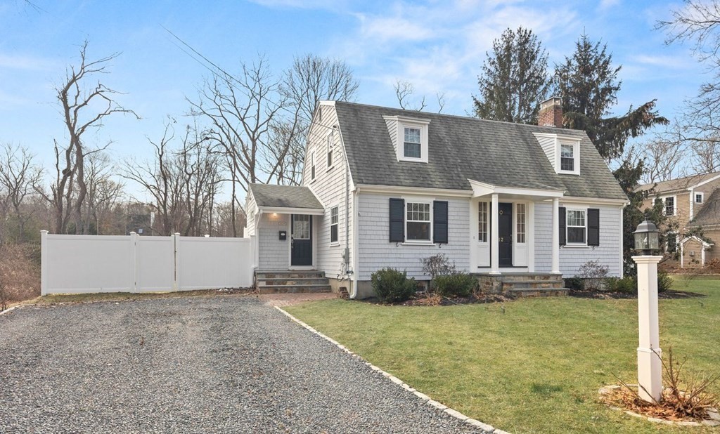 12 Barnes Road Hingham, MA 02043 - Photo 2 of 32 Gallery Image 2