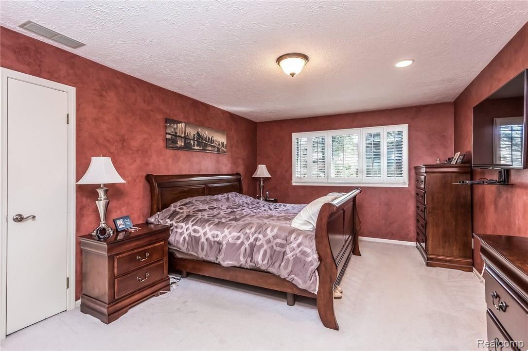 865 Box Canyon Court Rochester, MI 48309 - Photo 17 of 51 017-Master_Bedroom-3748205-medium.jpg