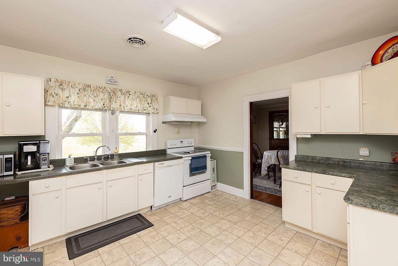 1810 Senseny Road Winchester, VA 22602 - Photo 13 of 36