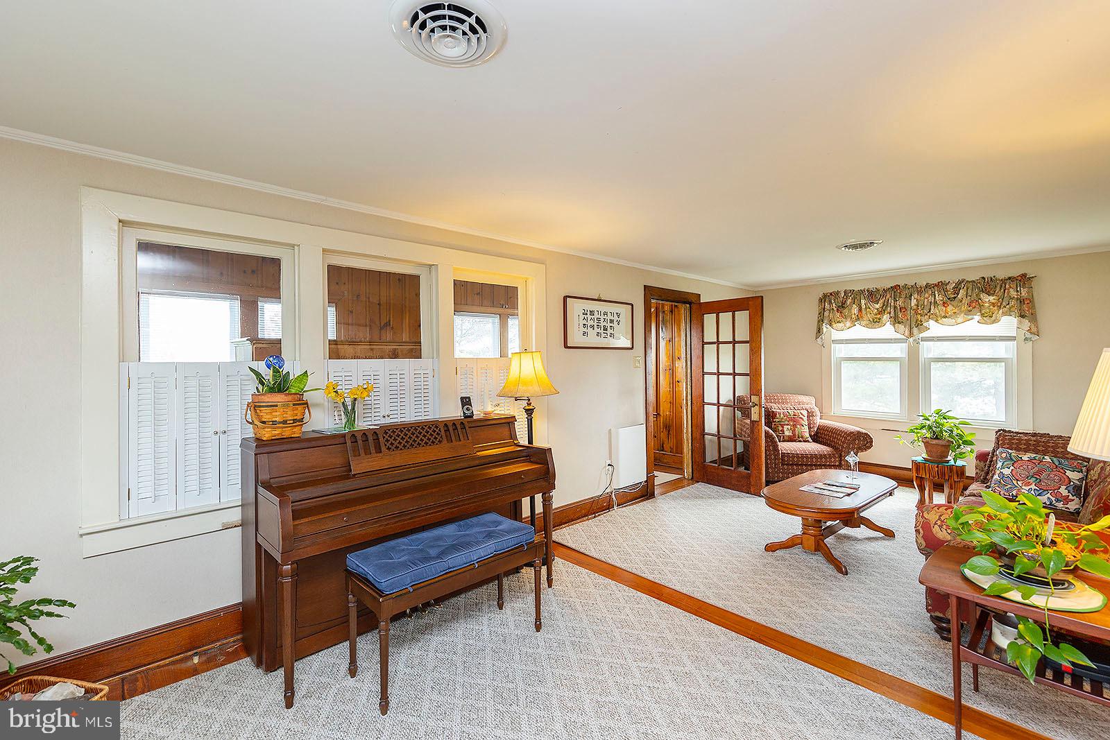 1810 Senseny Road Winchester, VA 22602 - Photo 5 of 36