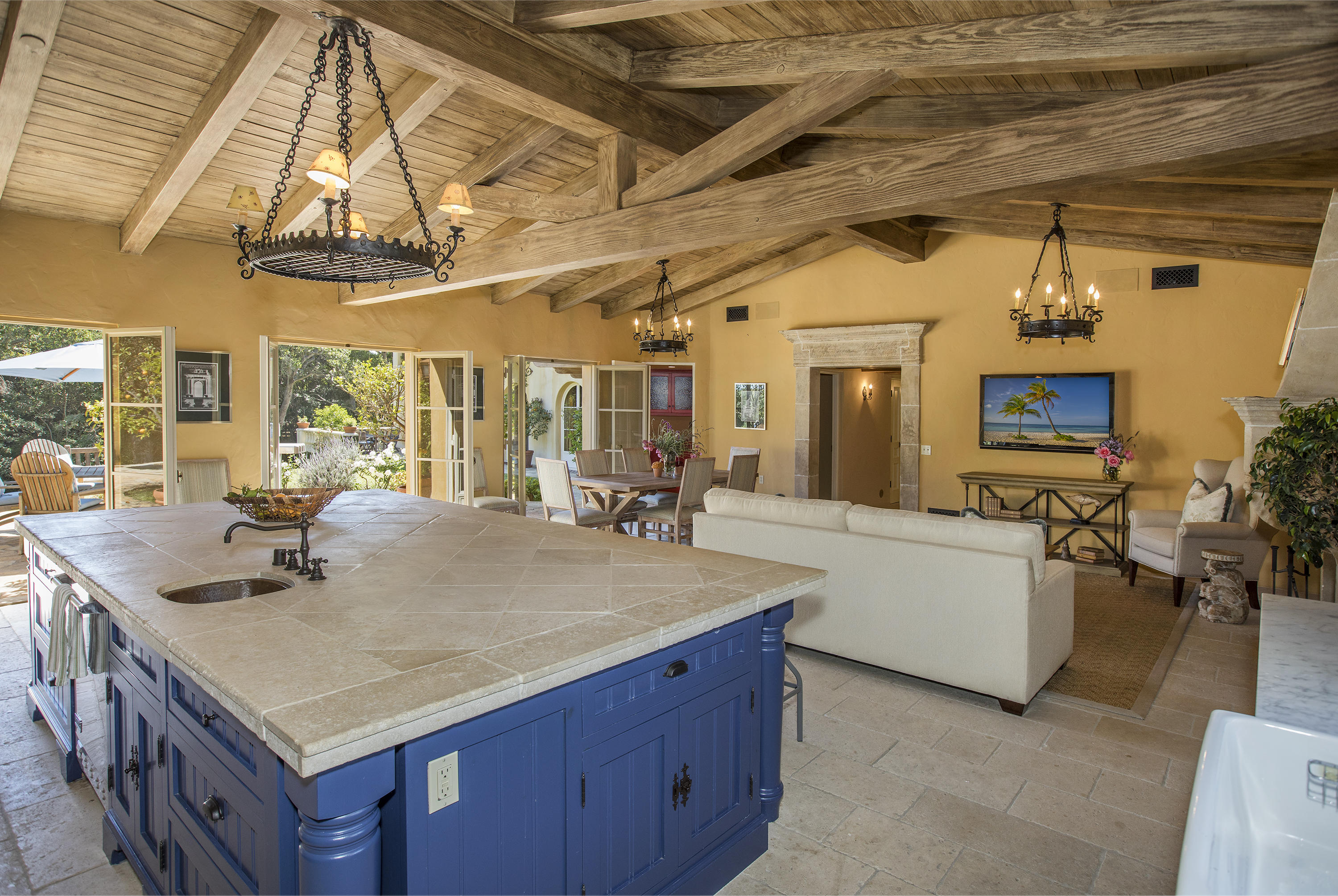 1525 Las Tunas Road Montecito, CA 93108 - Photo 8 of 28 Great Room/Kitchen