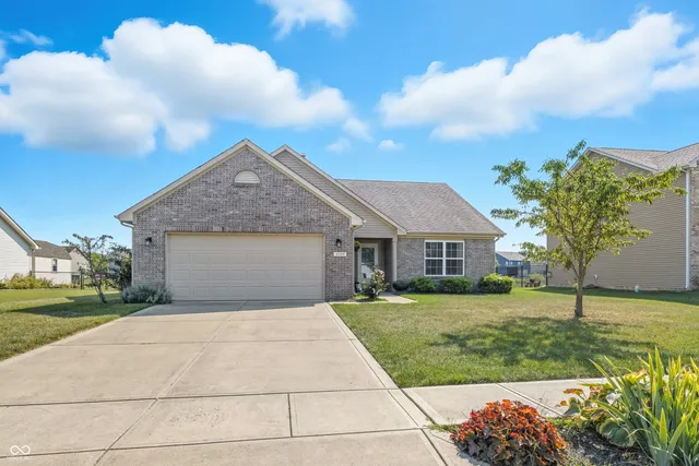 $324,900 | 4353 West Parkway Court, New Palestine, IN 46163