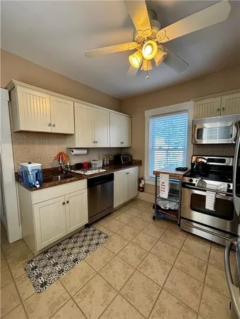 $2,600 | 51 Annandale Road, Unit 2, Newport, RI 02840