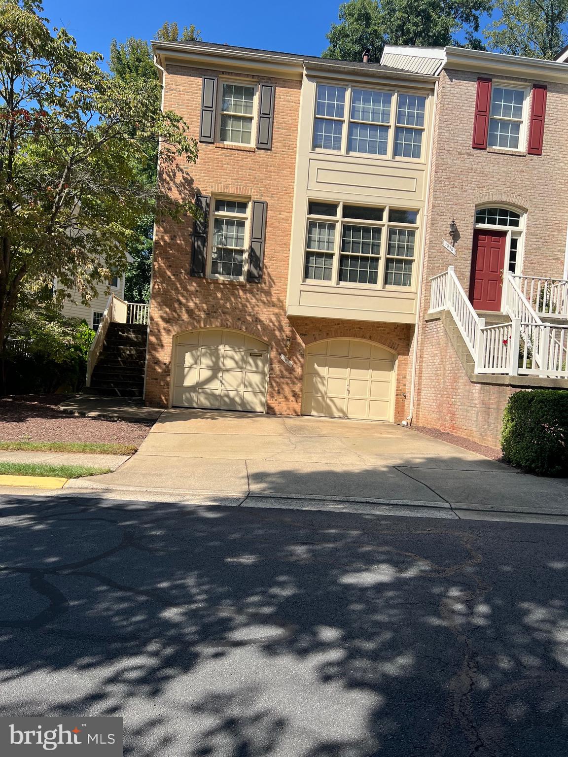 1371 Heritage Oak Way Reston, VA 20194 - Photo 1 of 26