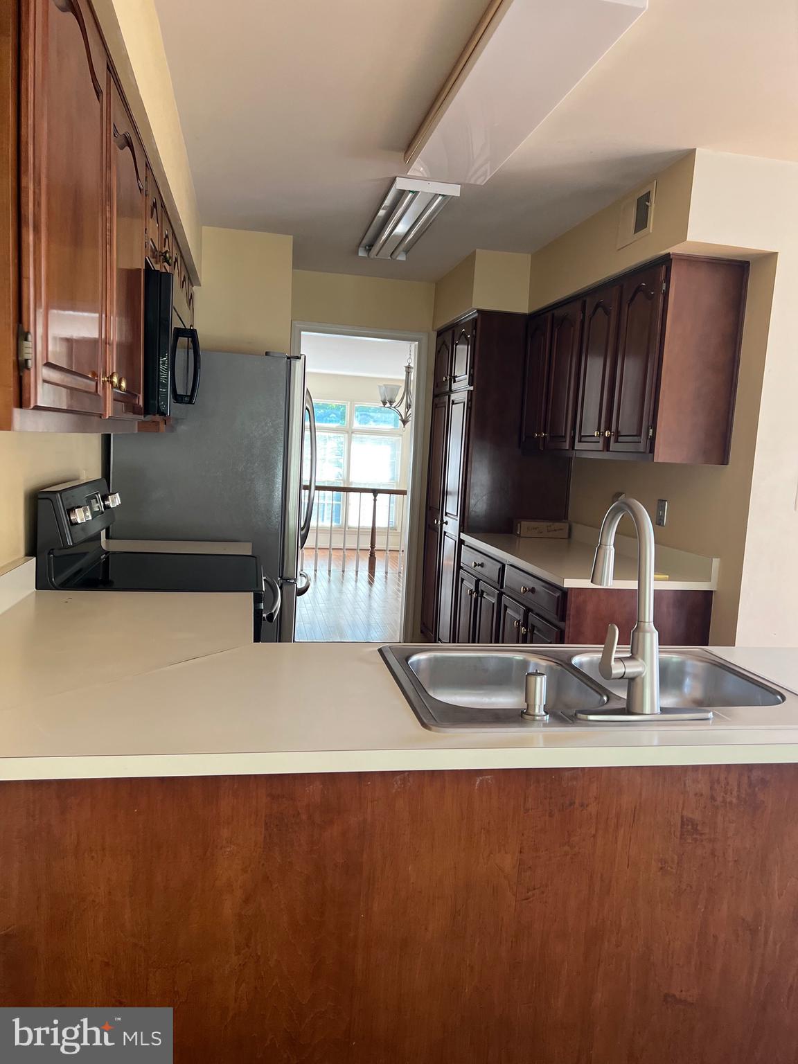 1371 Heritage Oak Way Reston, VA 20194 - Photo 17 of 26