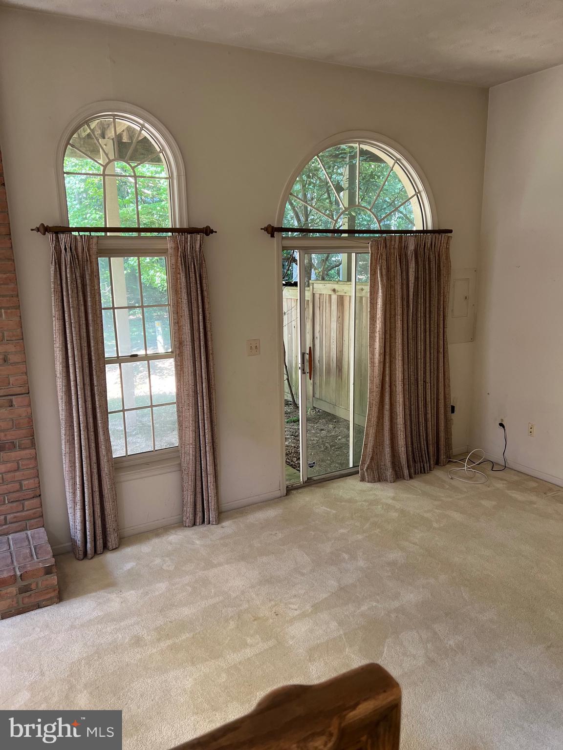 1371 Heritage Oak Way Reston, VA 20194 - Photo 3 of 26