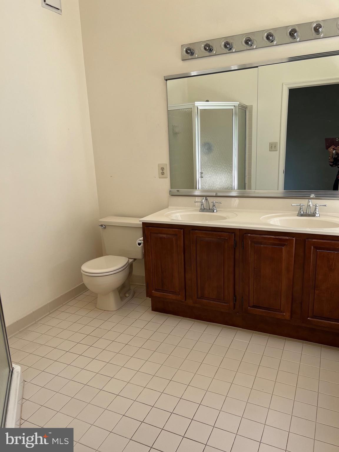 1371 Heritage Oak Way Reston, VA 20194 - Photo 9 of 26