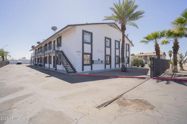 $695 | 1703 West Mountain View Road, Unit 15, Phoenix, AZ 85021