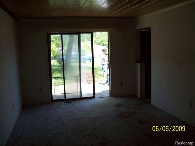 4095 Mapleleaf Road Waterford, MI 48328 - Photo 5 of 8 dining