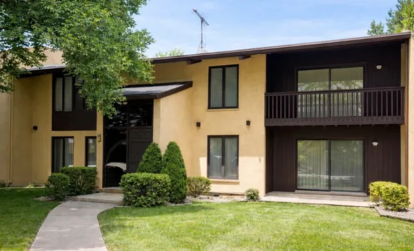 $131,500 | 1050 Holbrook Road, Unit I, Homewood, IL 60430