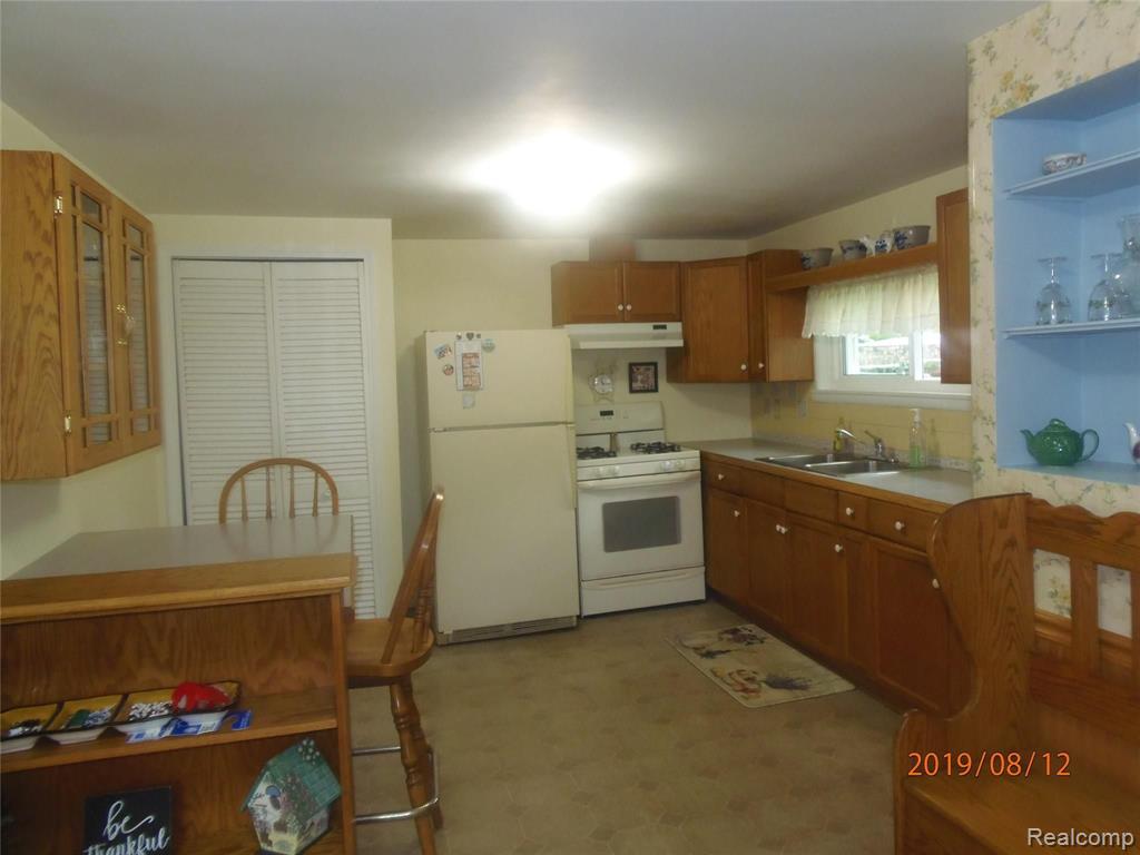 2172 Byron Road Howell, MI 48855 - Photo 3 of 16