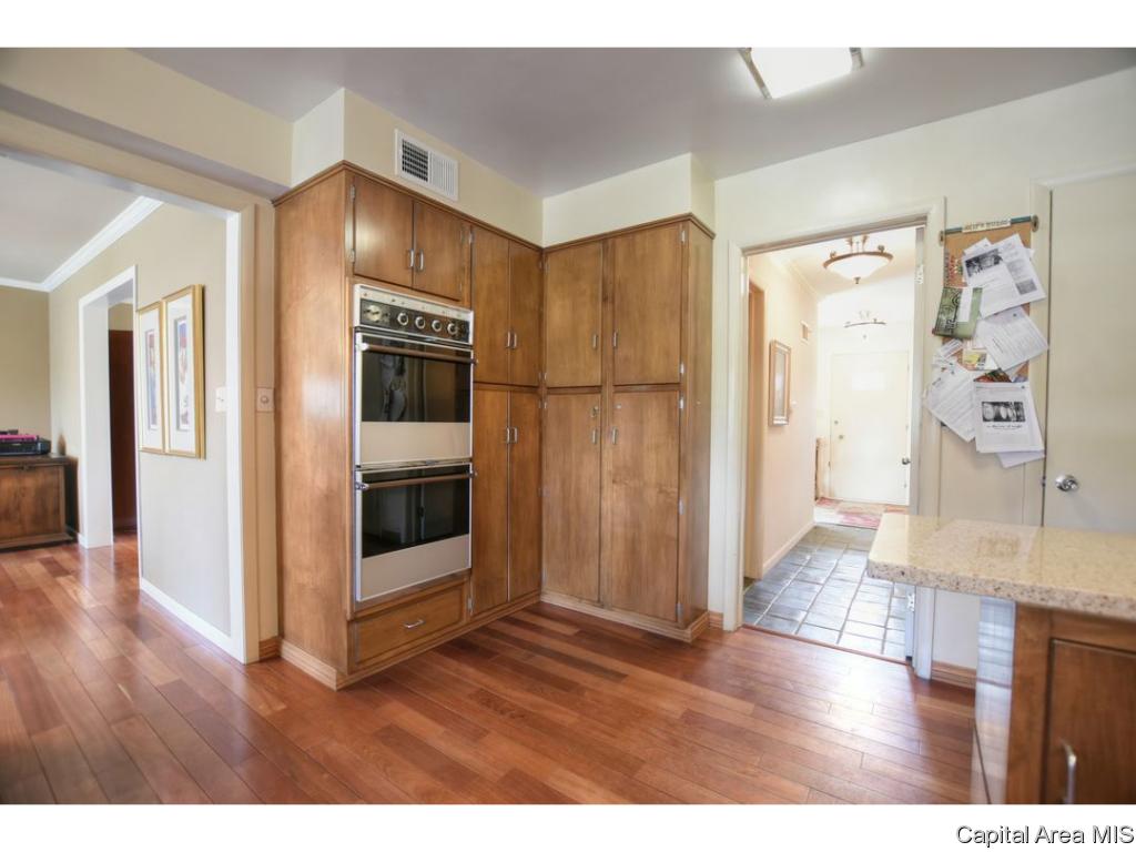 2130 Sylvan Road Springfield, IL 62704 - Photo 12 of 35 Gallery Image 12