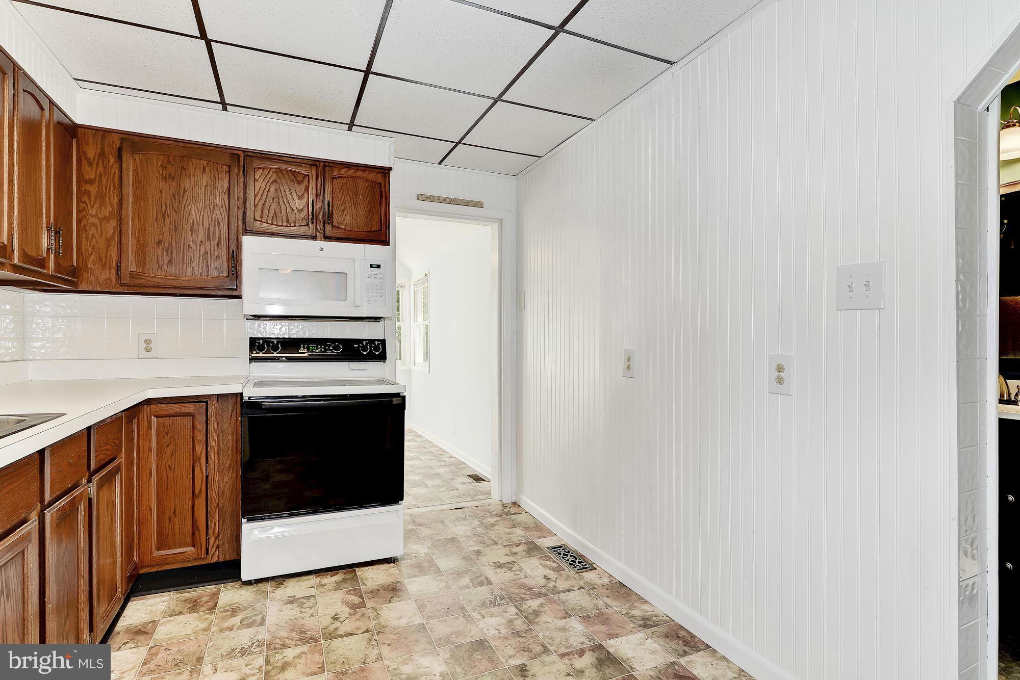 8105 Edgewater Road Clearwater Beach, MD 21226 - Photo 10 of 26 Kitchen