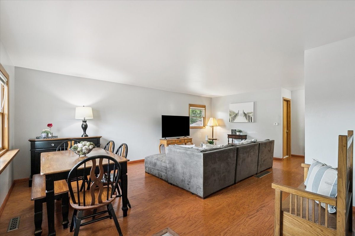 1518 Ridgeway Street Round Lake Beach, IL 60073 - Photo 6 of 21 Gallery Image 6