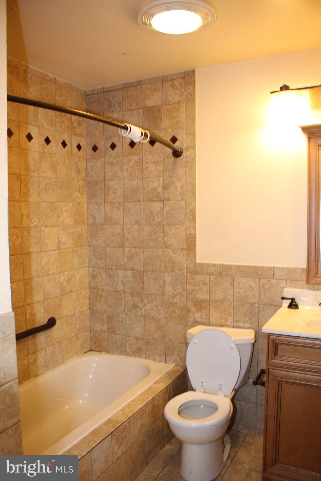 146 Oakmont Road Clementon, NJ 08021 - Photo 43 of 61 Elegant bathroom with tiled accents.
