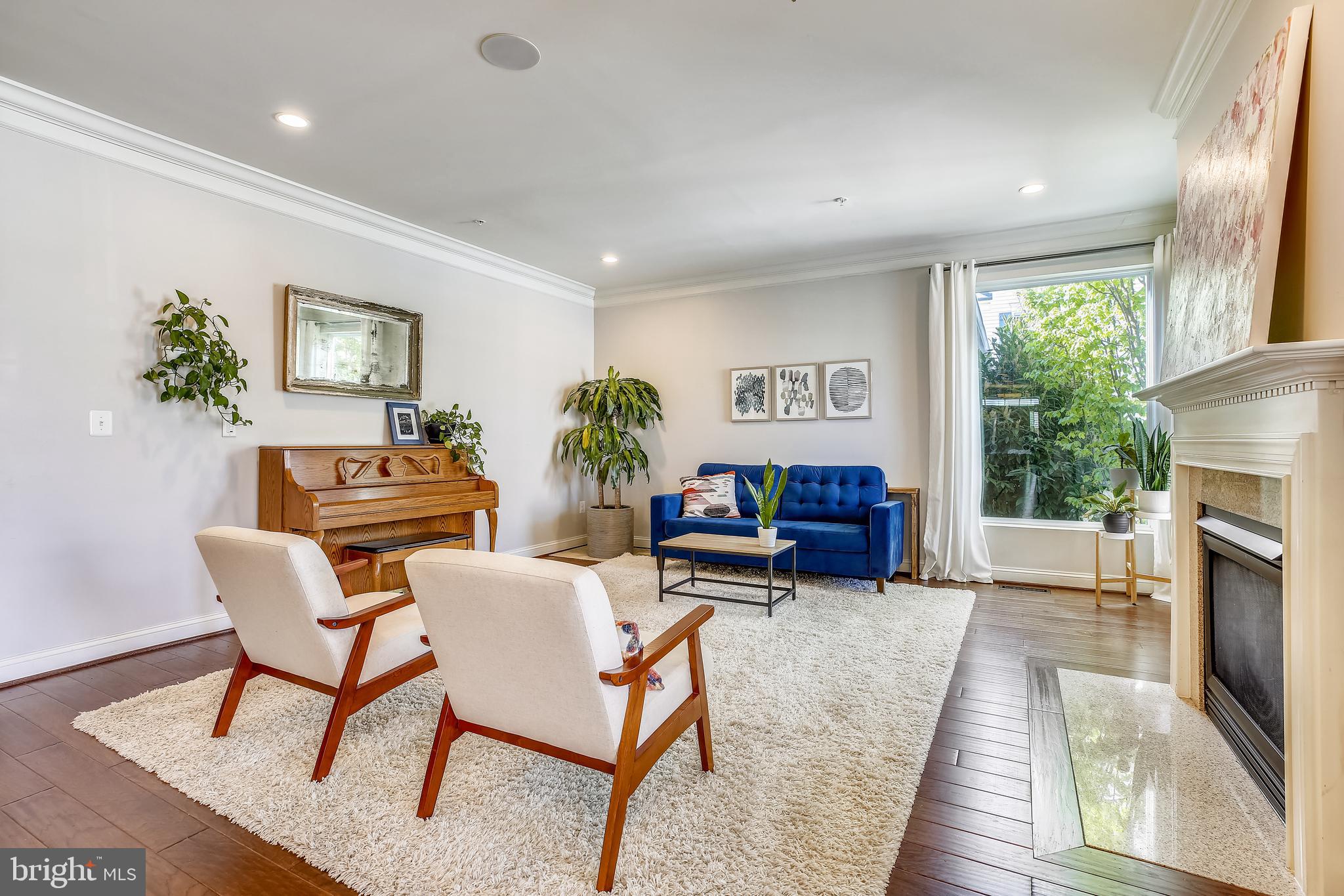 13376 Redspire Drive Silver Spring, MD 20906 - Photo 27 of 67 Crown molding & tons of huge windows!