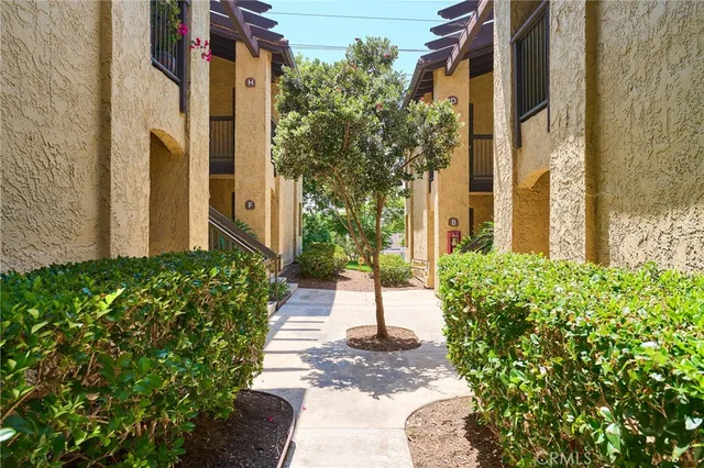 $590,000 | 25591 Indian Hill Lane, Unit E, Laguna Hills, CA 92653