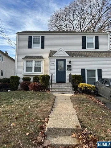 $2,600 | 229 Livingston Avenue, Lyndhurst, NJ 07071