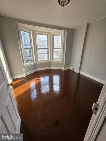 a view of empty room with window