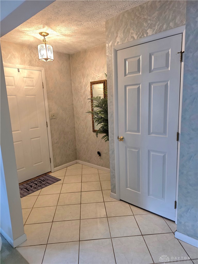 9920 Sheehan Road Dayton, OH 45458 - Photo 6 of 46