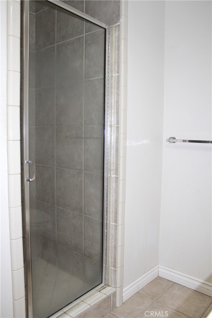 16263 Chiwi Road Apple Valley, CA 92307 - Photo 20 of 40 a bathroom with a glass shower door