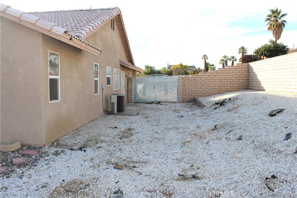 16263 Chiwi Road Apple Valley, CA 92307 - Photo 38 of 40 a view of a house with a backyard space