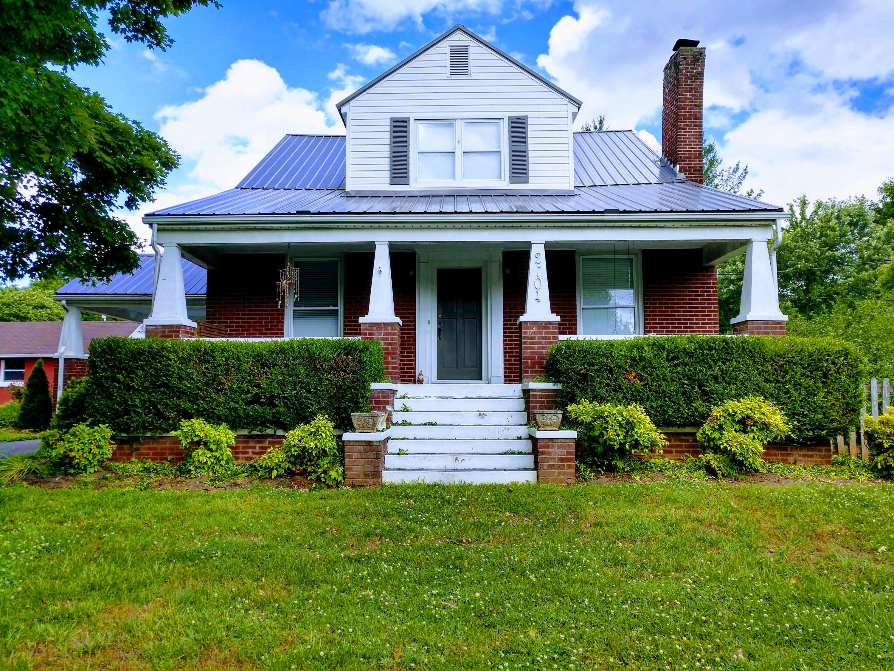 2704 Byington Beaver Ridge Road Knoxville, TN 37931 - Photo 1 of 21 IMG_20180601_171430561_HDR-EFFECTS