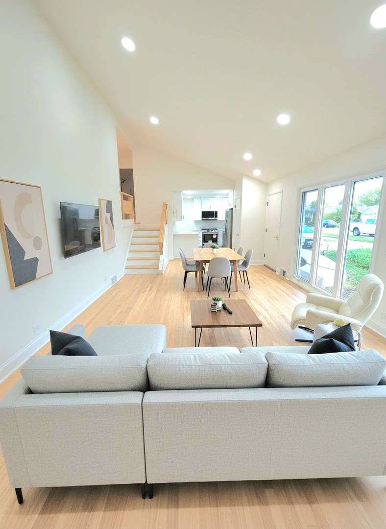 7434 Emerson Street Morton Grove, IL 60053 - Photo 5 of 40