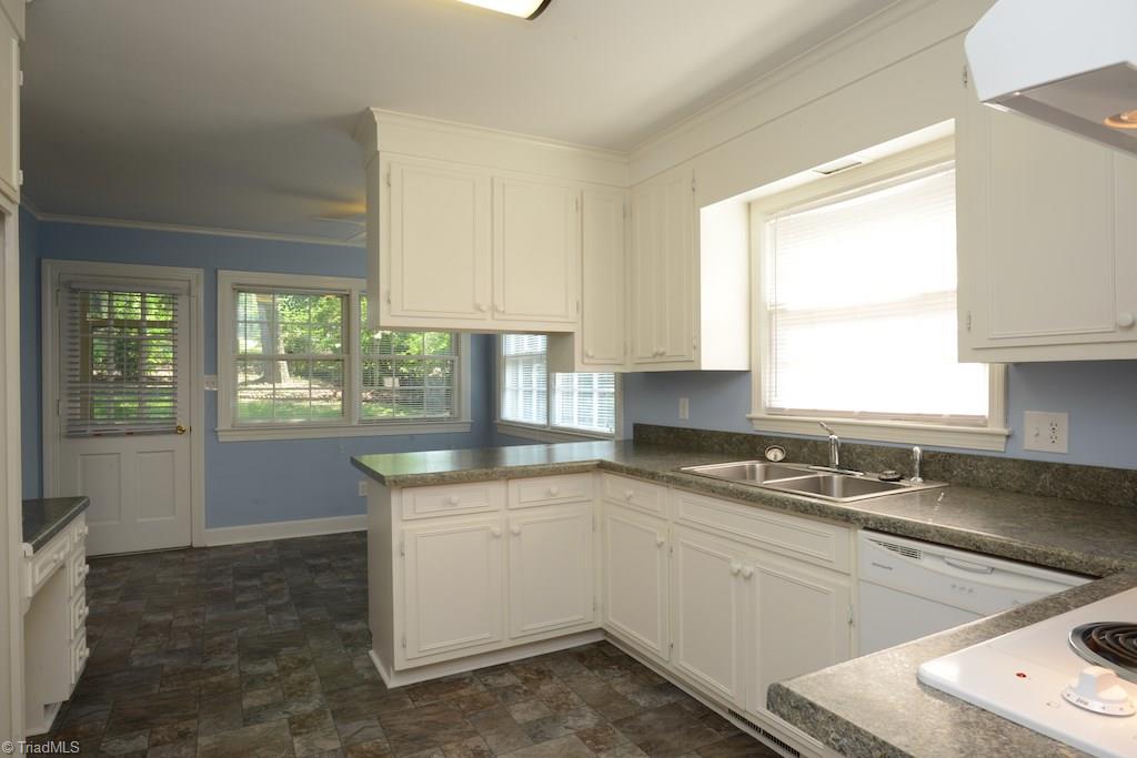 910 Wimbledon Place High Point, NC 27262 - Photo 12 of 30 Spacious kitchen with plenty of storage and breakfast room area
