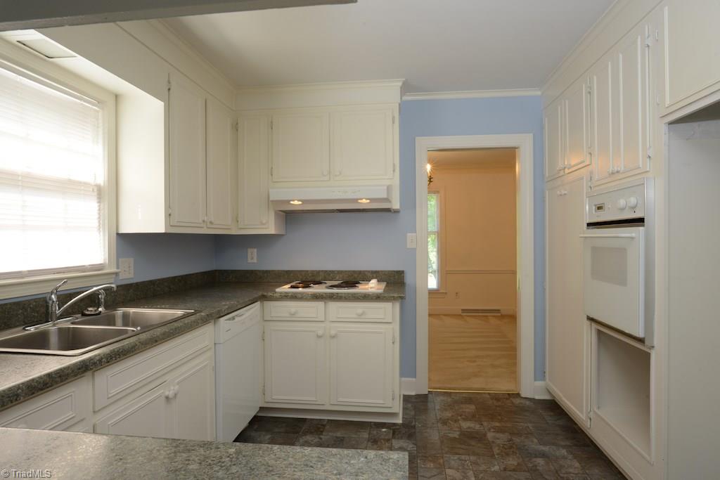 910 Wimbledon Place High Point, NC 27262 - Photo 14 of 30 Gallery Image 14