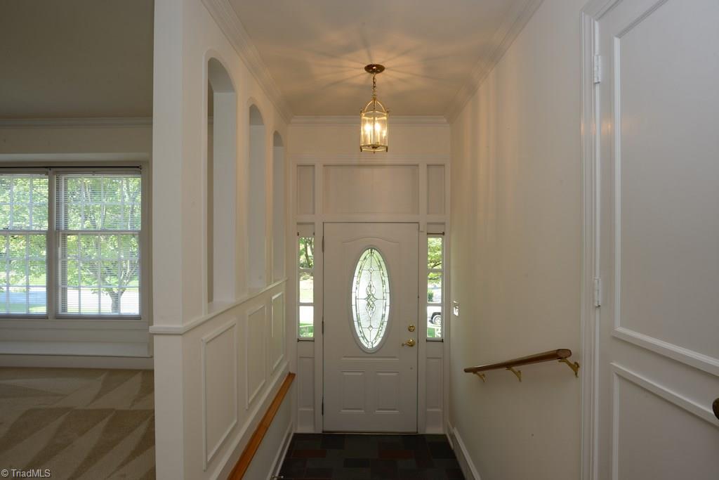 910 Wimbledon Place High Point, NC 27262 - Photo 7 of 30 charming foyer detail with arches/niches