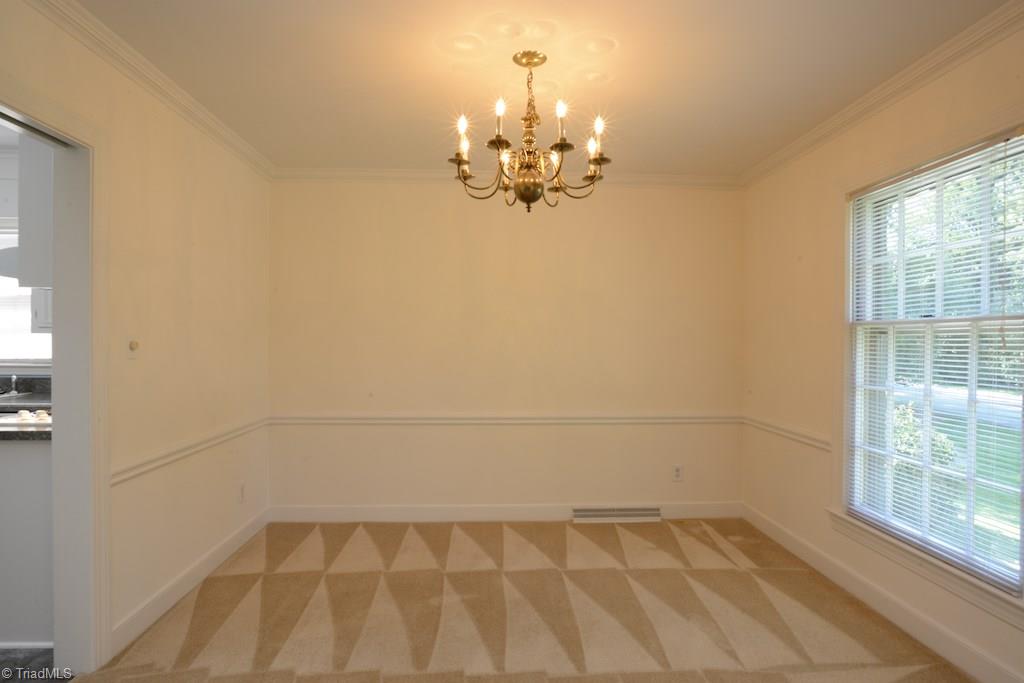 910 Wimbledon Place High Point, NC 27262 - Photo 10 of 30 Nice dining room space