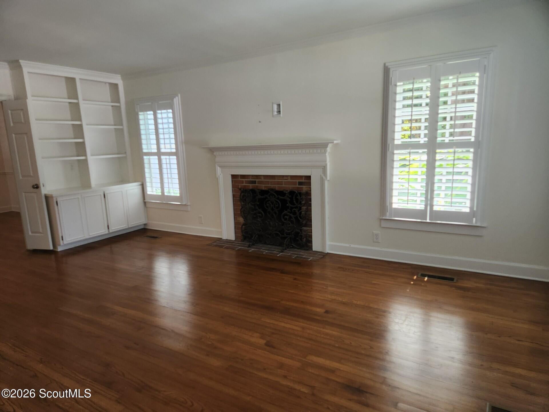 110 Jacobs Road St. Simons Island, GA 31522 - Photo 6 of 27 Living Room