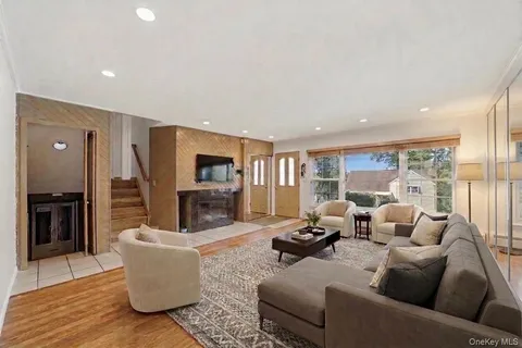 $900,000 | 29 Montrose Road, Yonkers, NY 10710
