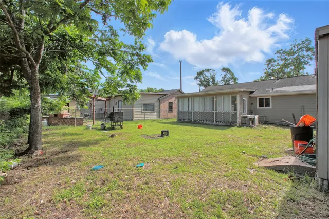 a view of a house with backyard and sitting area