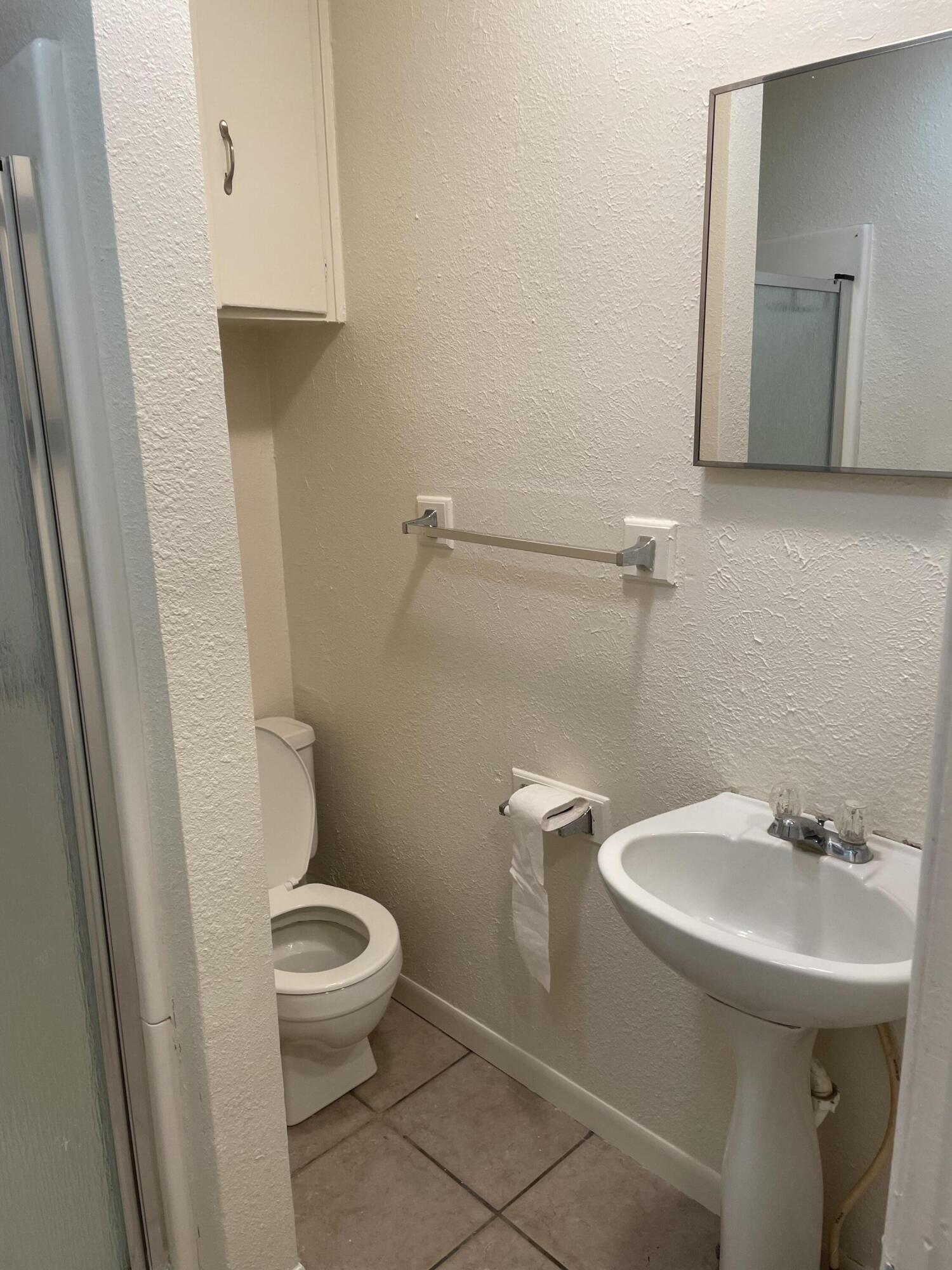 4802 39th Street Lubbock, TX 79414 - Photo 15 of 19 Hall Bath 1