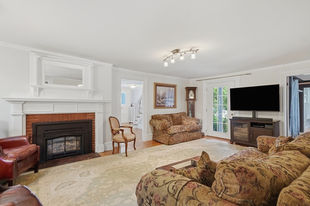 239 Fairmount Street Lowell, MA 01852 - Photo 6 of 42